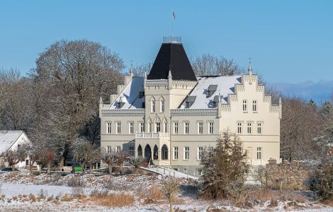 Wrangelsburg, Schlossplatz - Saniertes Herrenhaus Wrangelsburg 2021