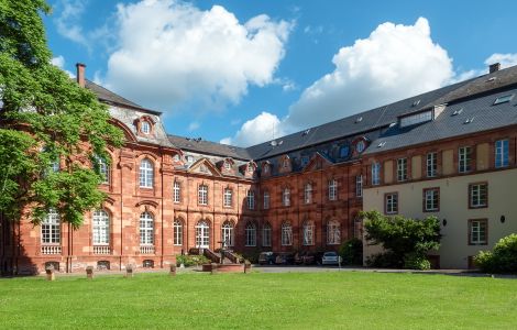 Mettlach, Alte Abtei - Alte Abtei in Mettlach: Heute Verwaltungsgebäude Villeroy & Boch mit touristischem Angebot