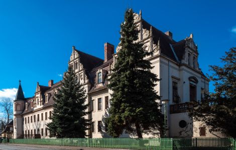 Benkendorf, Rosa-Luxemburg-Straße - Schloss Benkendorf (Teutschenthal)