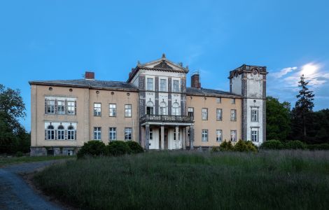 Gültz, Parkstraße - Herrenhaus Gültz, Mecklenburgische Seenplatte