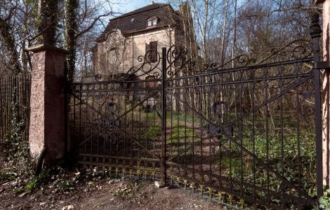  - Villa aus der Gründerzeit: Schmiedeeisernes Tor