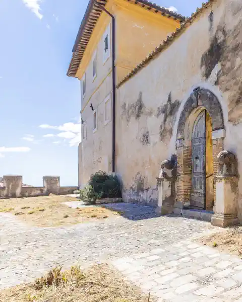 Schloss kaufen Süditalien Juni 2025