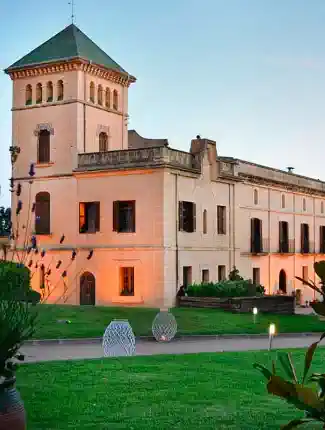 Historisches Anwesen mit Palast und Weinproduktion südlich von Barcelona, Santa Oliva, Katalonien