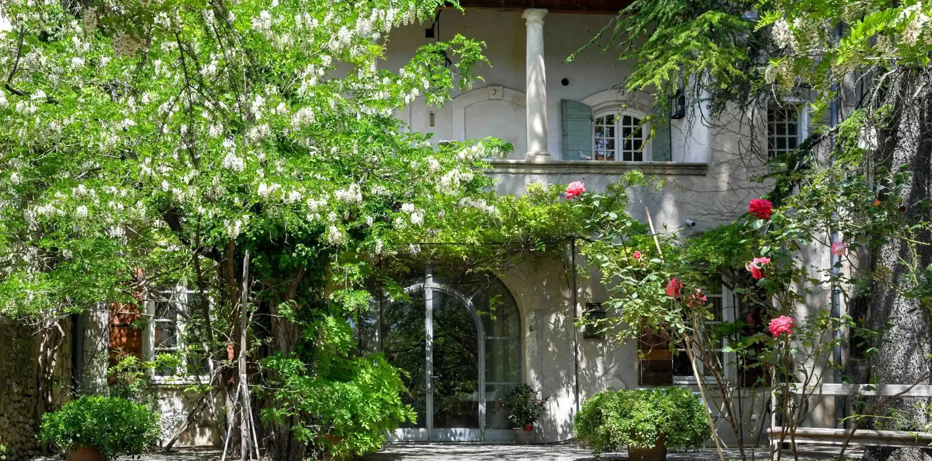 Historisches Anwesen mit Garten und antikem Weinkeller in der Nähe von Uzès, Frankreich