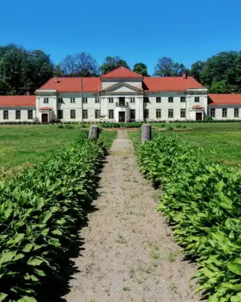 Fotos /pp/lumen/manors-latvia.webp
