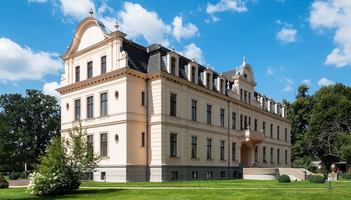 Fotos /pp/medium-deutschland-brandenburg-ribbeck-schloss.jpg