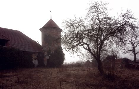 /pp/public_domain/thumb-czech-republic-abandoned-castle.jpg