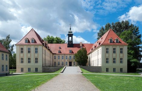 Elsterwerda, Schlossplatz - Schloss Elsterwerda Brandenburg (Gymnasium)