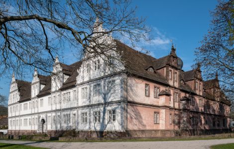 Bevern, Am Schloss - Weserrenaissance-Schloss Bevern