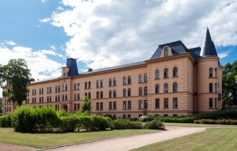 Annaburg, Schloßstraße - Historisches Kasernengebäude in Annaburg, heute Pflegeheim