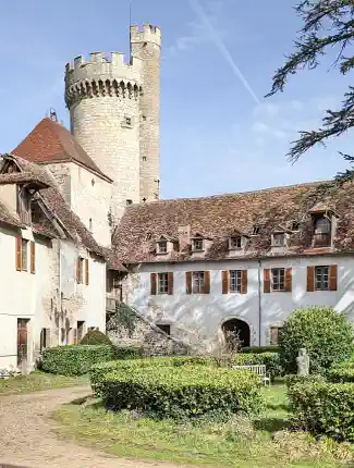 Burg in Veauce nördlich Clermont-Ferrand, Veauce, Auvergne-Rhône-Alpes