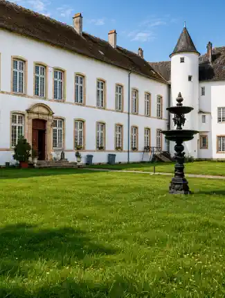 Château de Roussy-Comté: Schloss in der Grenzregion Frankreich-Luxemburg-Deutschland, Roussy-le-Bourg, Grand Est