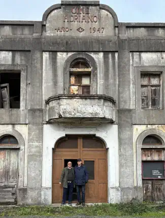 Lichtspielhaus der Nachkriegszeit mit Galeriesaal und Dachterrasse