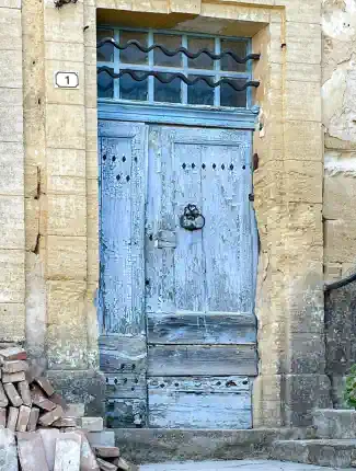 Dorfhaus mit 235 m² Wohnfläche und Innenhof - Sanierungsprojekt