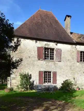 Herrenhaus mit Gästehäusern, Weide und Teich - 10 Hektar Land, Busserolles, Neu-Aquitanien