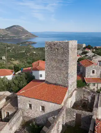 Mani-Turm in Flomochori mit Meerblick