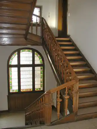 Repräsentatives Anwesen mit Neorenaissance-Villa mit Nebengebäuden & guten Entwicklungschancen