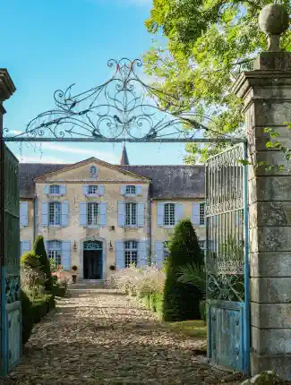 Herrenhaus des 18. Jahrhunderts mit historischen Gärten in Südfrankreich, Pau, Neu-Aquitanien