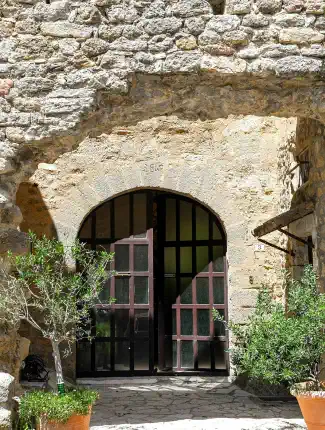 Stadthaus aus dem 15. Jahrhundert mit Obstgarten, 12,5 km von Uzès, Uzès, Okzitanien
